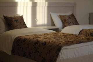 Гостиница Версаль Краснодар Улучшенный двухместный номер с 1 кроватью или 2 отдельными кроватями-7