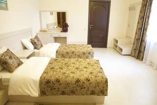 Гостиница Версаль Краснодар Улучшенный двухместный номер с 1 кроватью или 2 отдельными кроватями-8